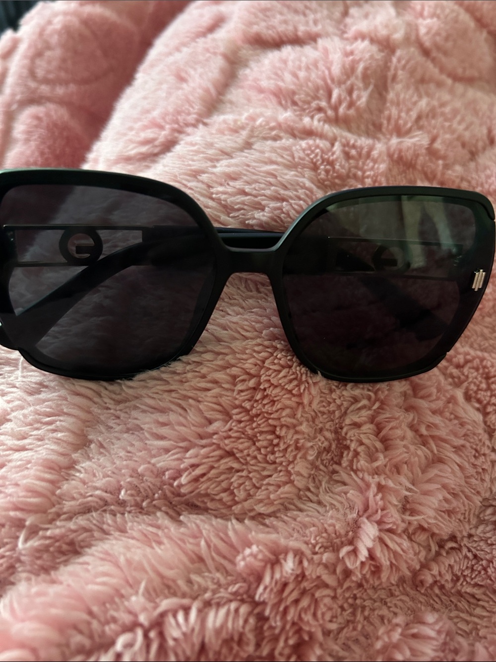 Black Oversized Square Women's Sunglasses — NWOT!